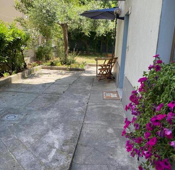 Majatalo Bonsai   Bed & Breakfast