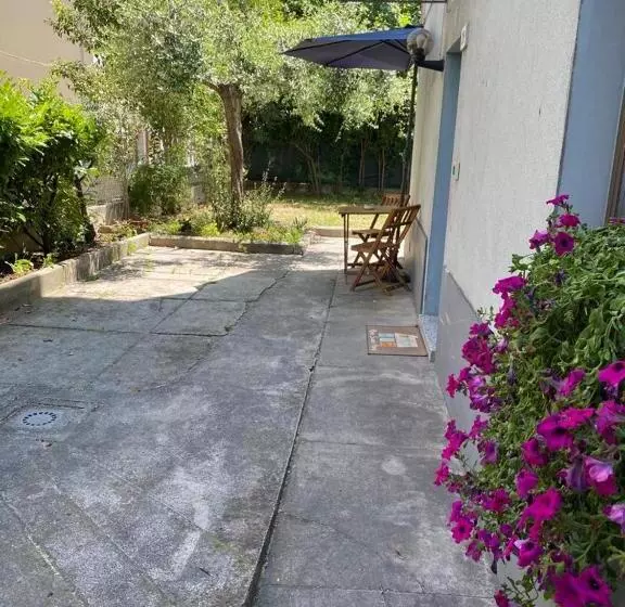 پانسیون Bonsai   Bed & Breakfast