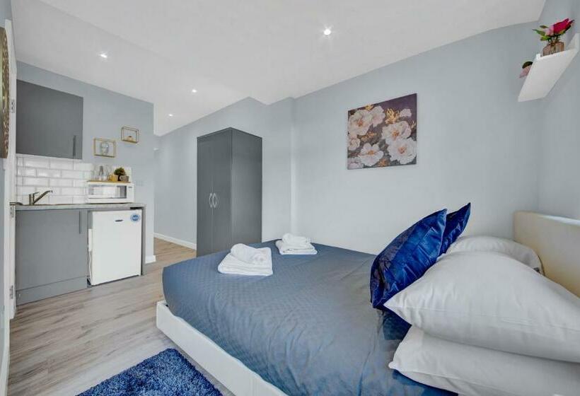 Пансион Private Luxury Suite Next To Heathrow Direct Train To Paddington 1