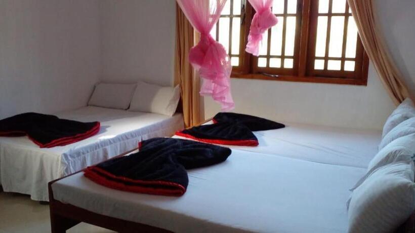 פנסיון Cool Breeze Guest Inn