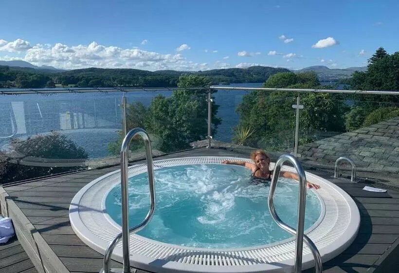 ペンション The Penthouse Bowness Luxury Loft Jacuzzi Bath & Complimentary Lakeview Spa Membership