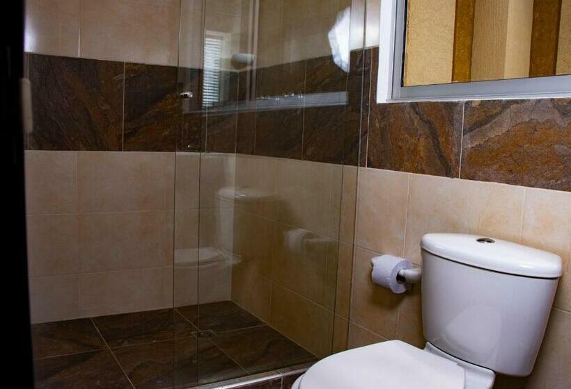 هتل Golden Cartago