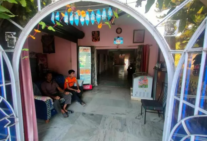 Hotelli Staymaker Rituranga 5 Mins Walk From Sonajhuri Haat