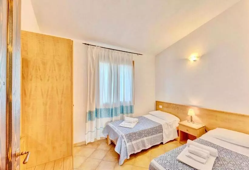 Residence Con Piscina A Badesi, Appartamenti Con Wifi E A.c