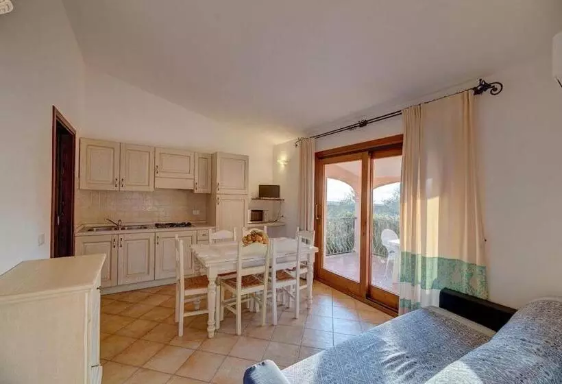 Residence Con Piscina A Badesi, Appartamenti Con Wifi E A.c