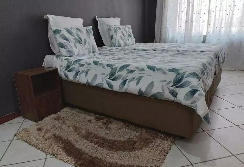 پانسیون 2 Bedroom Self Catering  R6