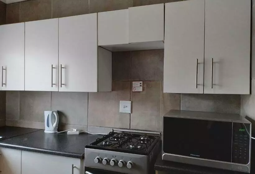 پانسیون 2 Bedroom Self Catering  R6