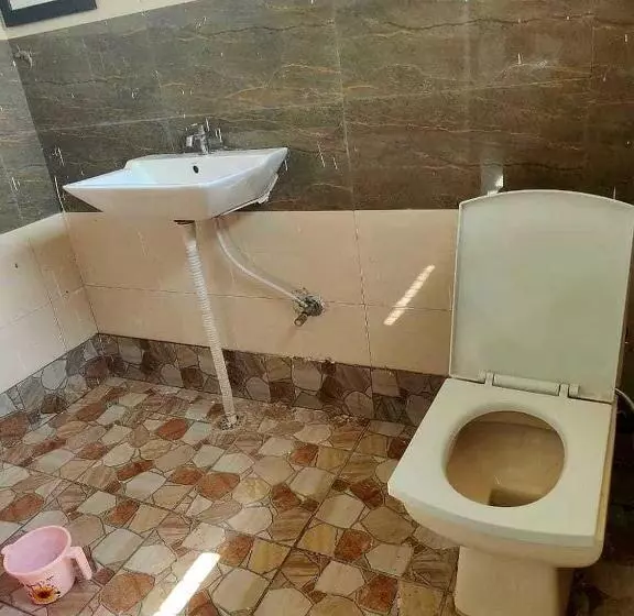 ホテル Oyo 70136 Vrinda Inn