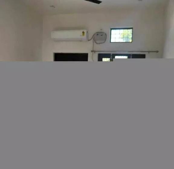 ホテル Oyo 70136 Vrinda Inn