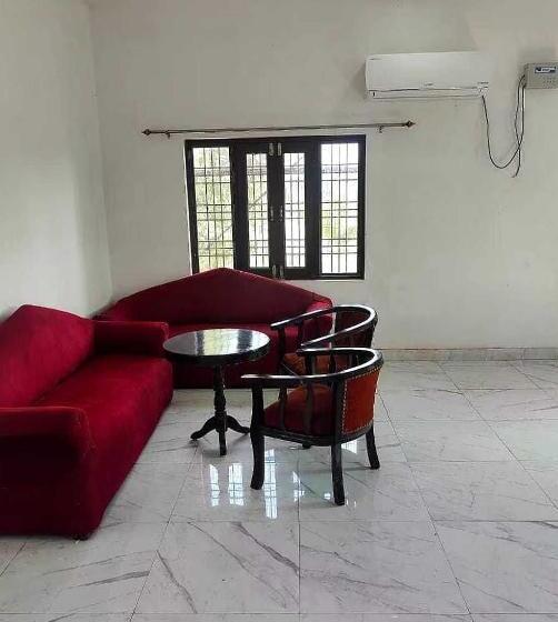 فندق Oyo 70136 Vrinda Inn