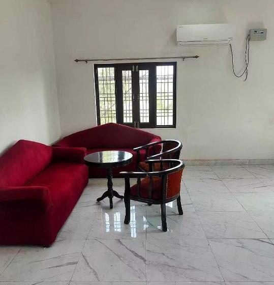 فندق Oyo 70136 Vrinda Inn