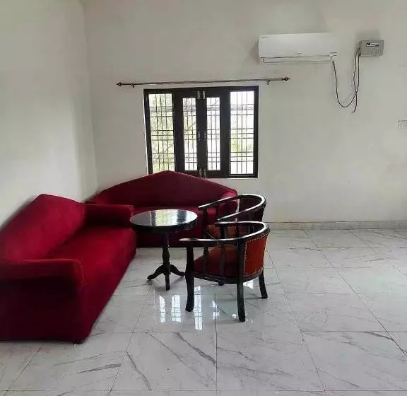 ホテル Oyo 70136 Vrinda Inn
