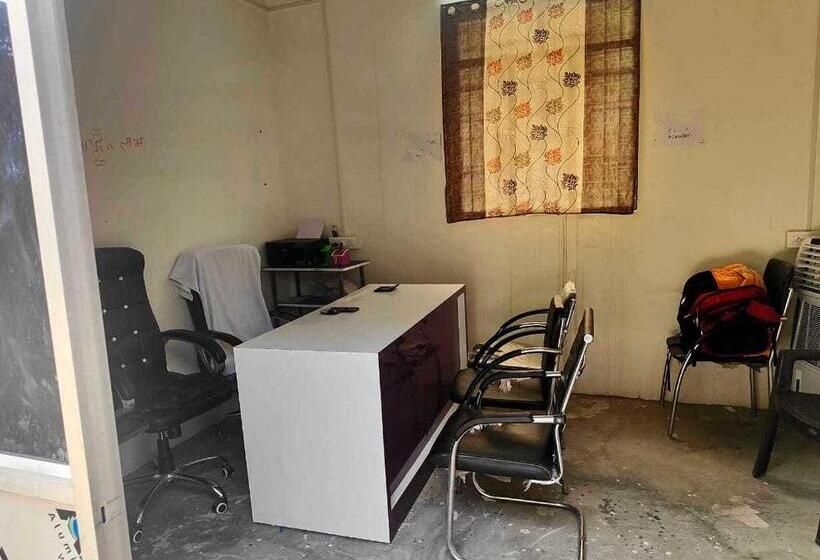 فندق Oyo 70136 Vrinda Inn