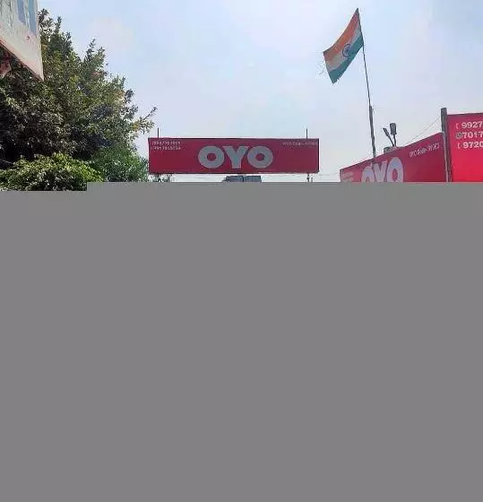 ホテル Oyo 70136 Vrinda Inn