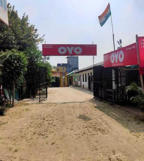 فندق Oyo 70136 Vrinda Inn