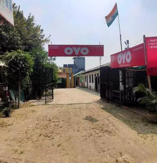 ホテル Oyo 70136 Vrinda Inn