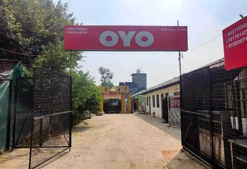 ホテル Oyo 70136 Vrinda Inn