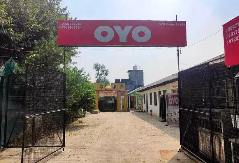 ホテル Oyo 70136 Vrinda Inn