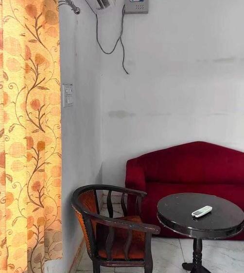 فندق Oyo 70136 Vrinda Inn