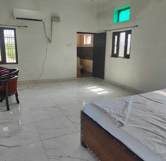 فندق Oyo 70136 Vrinda Inn