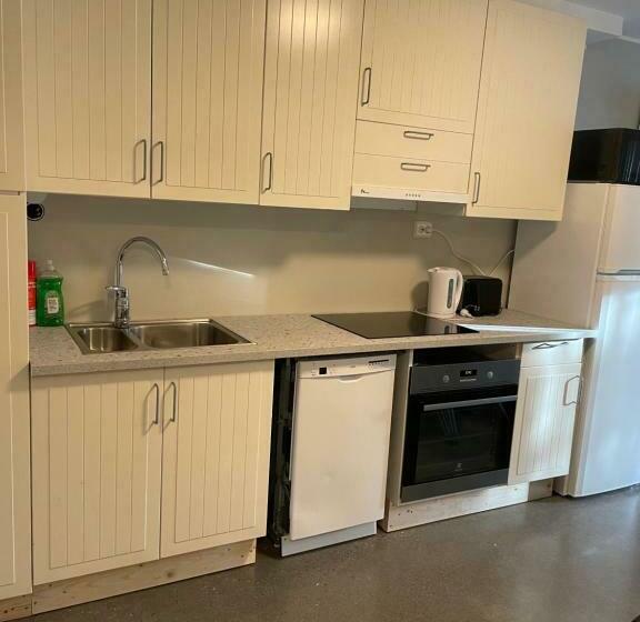 بنسيون Ny Hybel Leilighet Med Eget Bad Og Egen Inngang