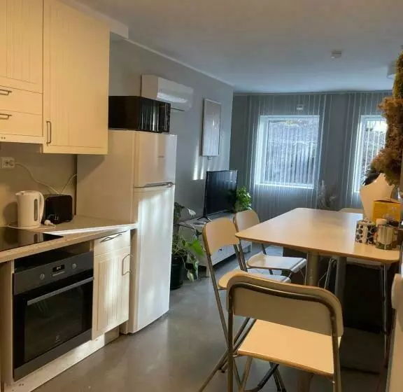 ペンション Ny Hybel Leilighet Med Eget Bad Og Egen Inngang