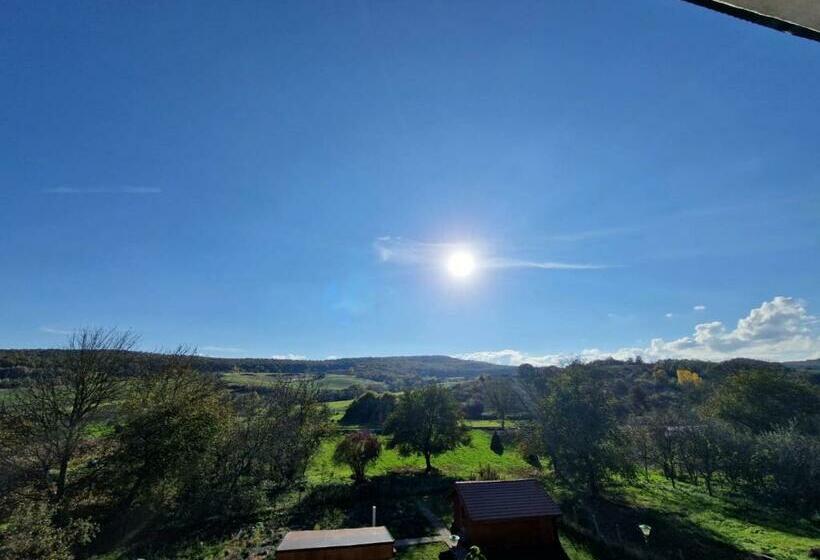 Vandrarhem Hanul Almaș