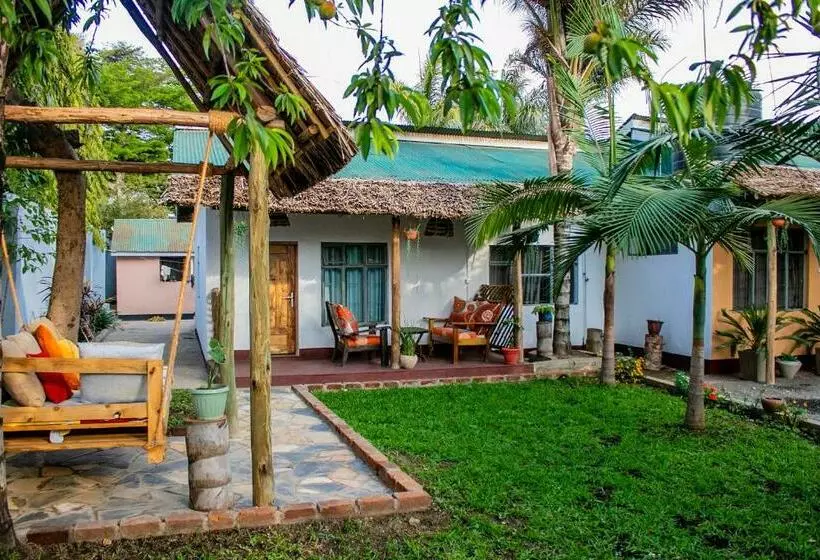 تختخواب و صبحانه Blue Elephant Villas