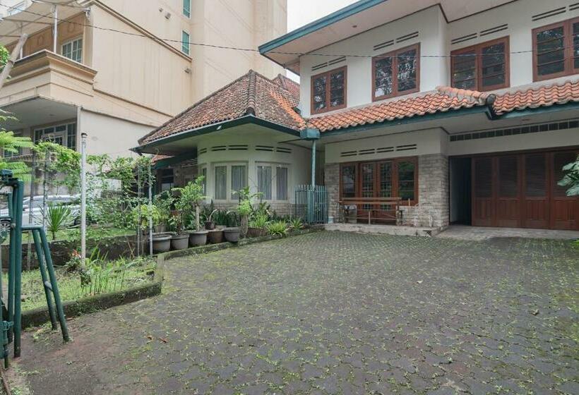 בית מלון כפרי Koolkost Female Syariah @ Geusan Ulun Street