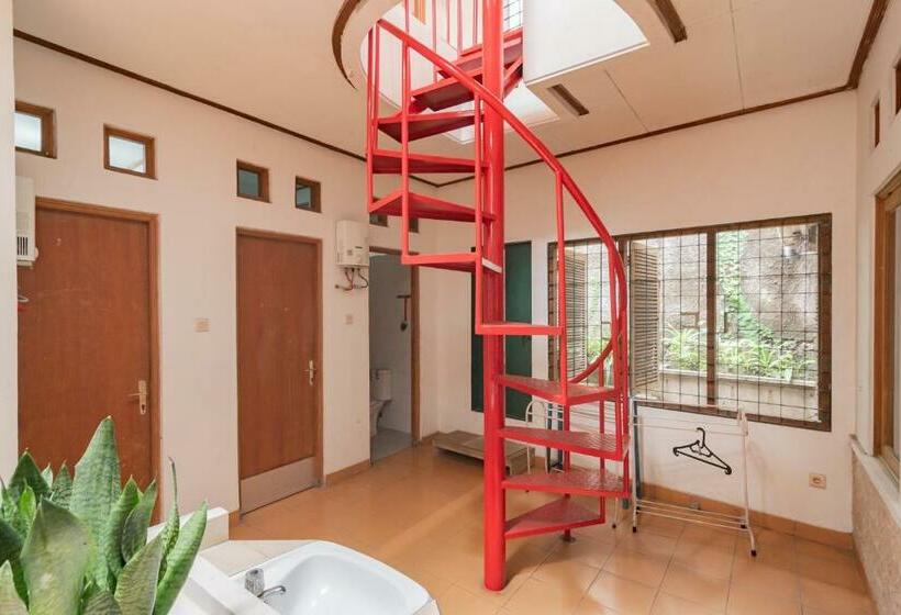 בית מלון כפרי Koolkost Female Syariah @ Geusan Ulun Street