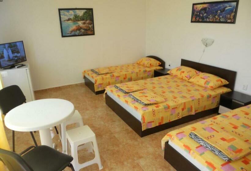 ペンション Ahtopol Rooms For Rent Free Parking 100 Meters Away