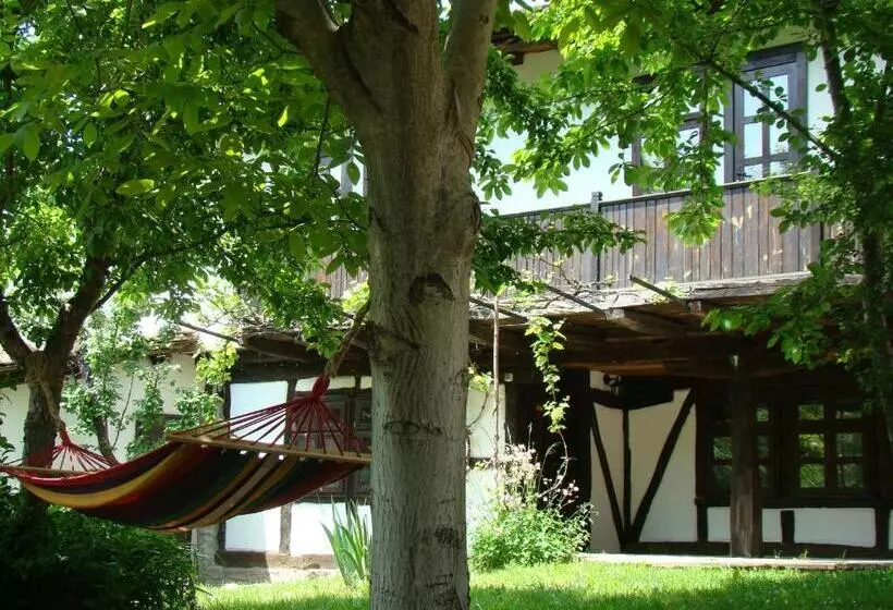 여관 Dedovite Kashti