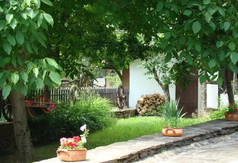 여관 Dedovite Kashti