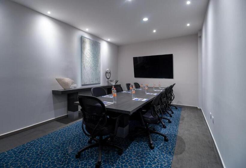 Holiday Inn Express Hotel & Suites Hermosillo, An Ihg