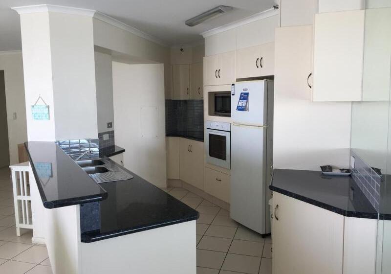 בית מלון כפרי Ocean Plaza Resort