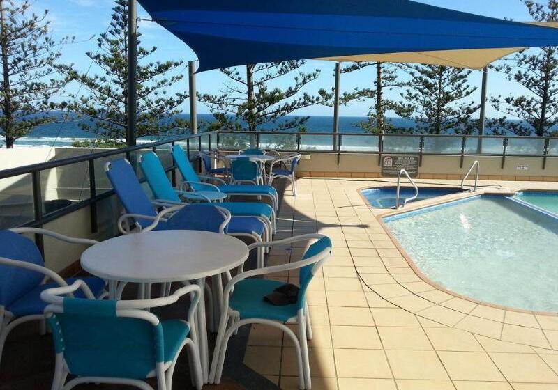 בית מלון כפרי Ocean Plaza Resort