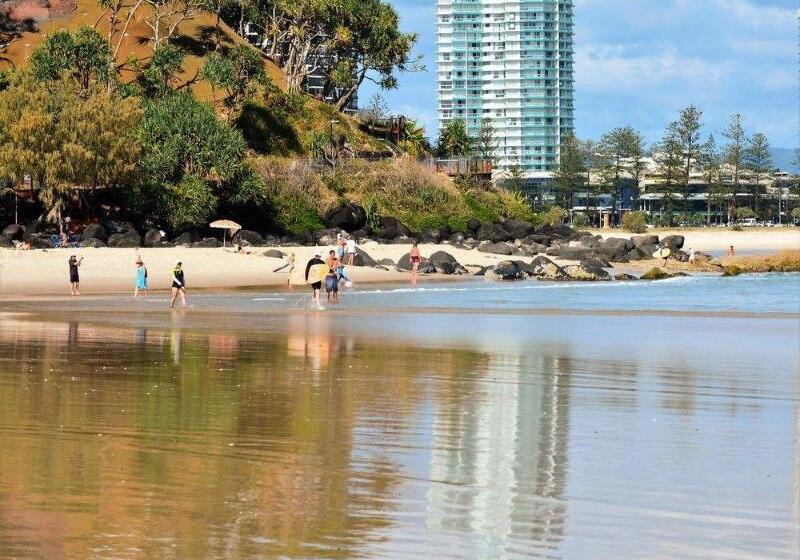 בית מלון כפרי Ocean Plaza Resort