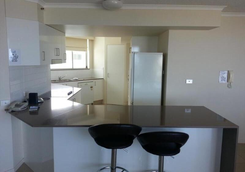 בית מלון כפרי Ocean Plaza Resort