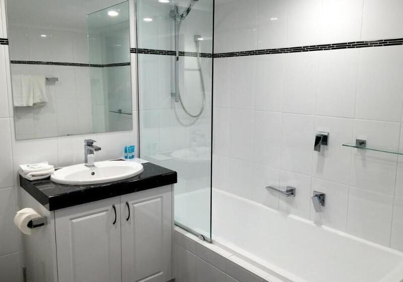 בית מלון כפרי Ocean Plaza Resort