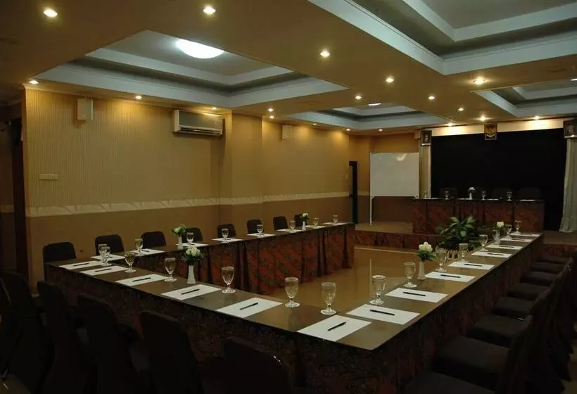 ホテル Riyadi Palace