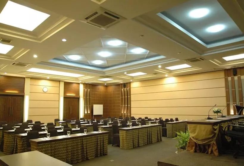 ホテル Riyadi Palace