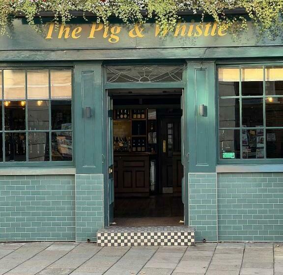 هاستل The Pig And Whistle