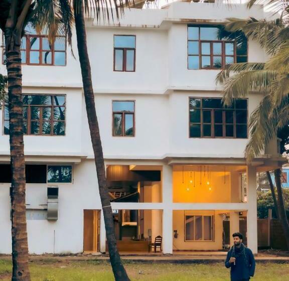 Alberg Urban Nomads Morjim Colive And Cowork