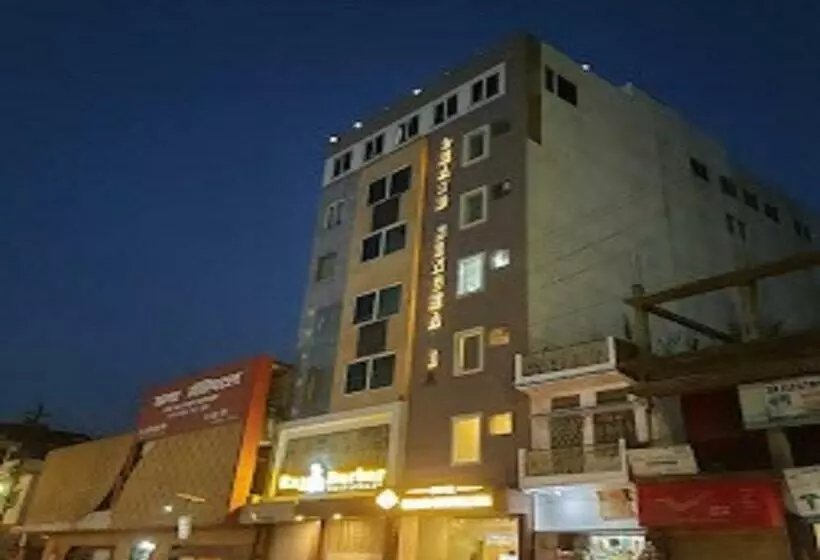 Hotelli Grand Singhania, Ballia