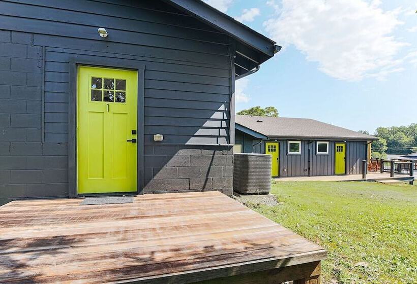 モーテル Basecamp151