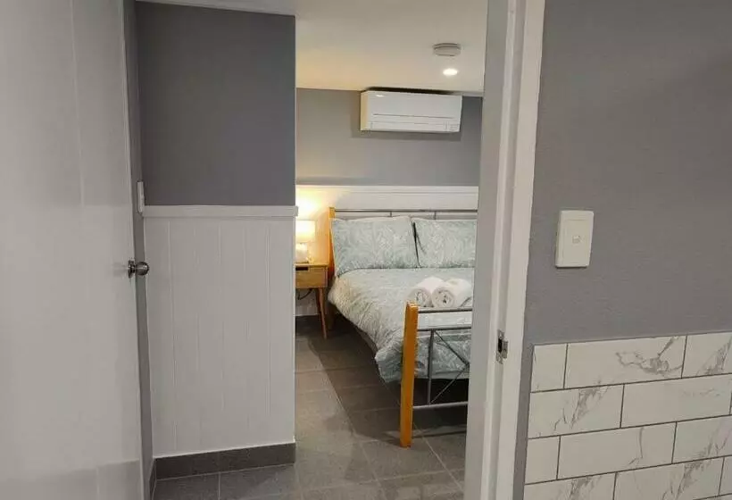 پانسیون Superior Private Bedroom & Ensuite City & Strand Beach Location