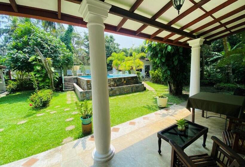 פנסיון Nature Villa Unawatuna