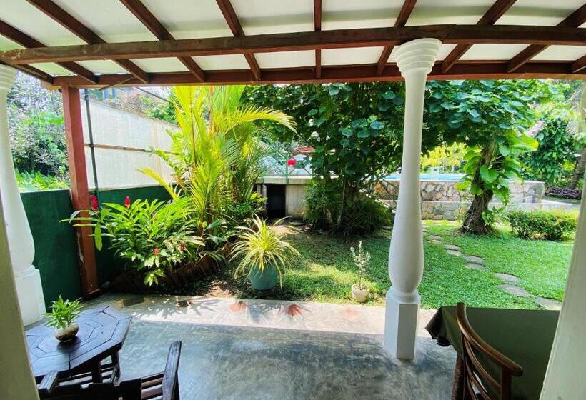 بنسيون Nature Villa Unawatuna