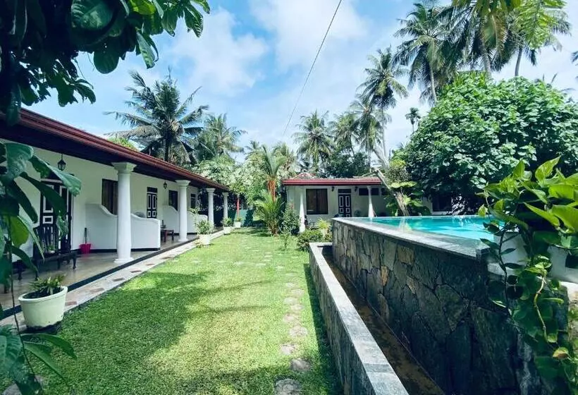 Majatalo Nature Villa Unawatuna