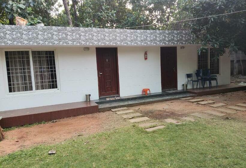 호텔 Sri Sai Farm House